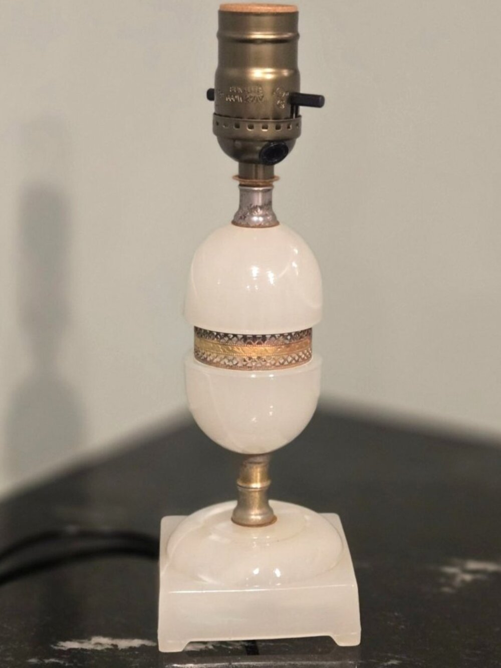 Antique Houze Glass Co.Moonstone White Slag Glass Table Lamp Brass Accent PA.